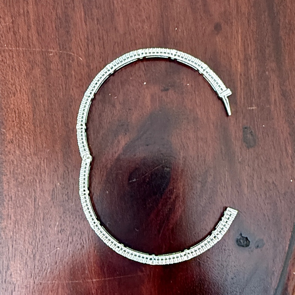 Elegant Nadri Jewelry Silver Hinged Bangle Bracelet Perfect like new. - Picture 2 of 5